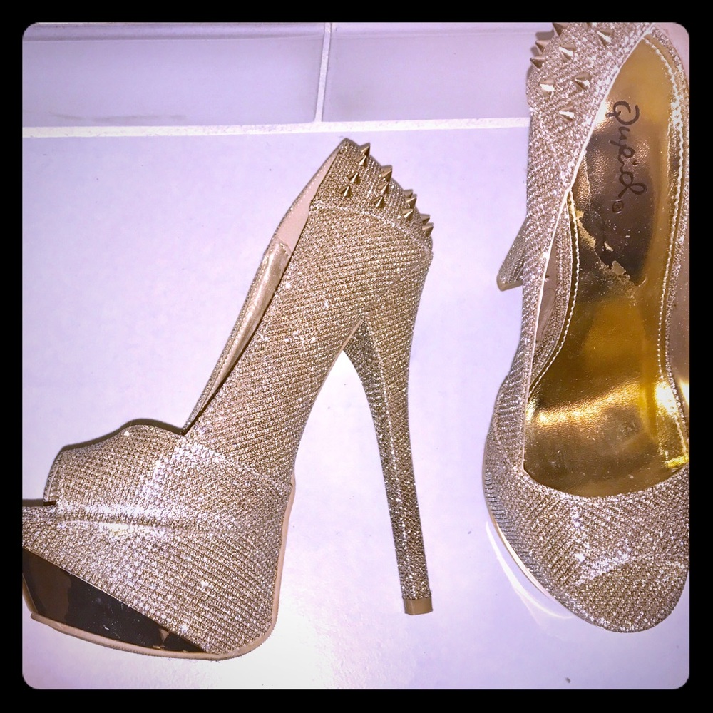 Womens Gold Glitter Platform Peep toe 6.5 New In Box